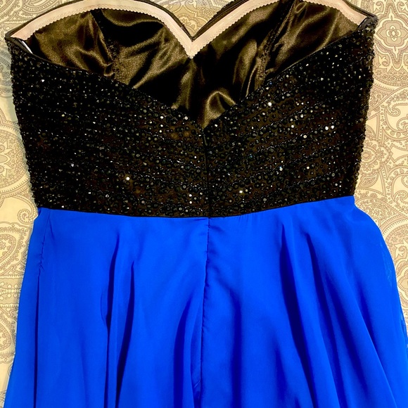 Prom Gown, “Night Moves” brand, size: 12, royal blue with a black beaded bodice. - Picture 4 of 7